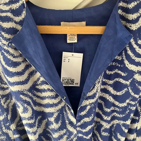 H&M Blue Dress with White Accents - Picture 7 of 9